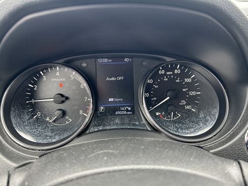 Used 2020 Nissan Rogue SV image 12