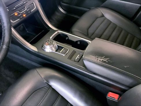 Used 2017 Ford Fusion SE w/ Equipment Group 201A image 16