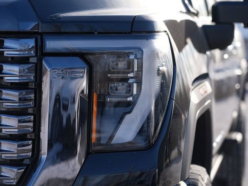 Used 2024 GMC Sierra 3500 Denali Ultimate image 9