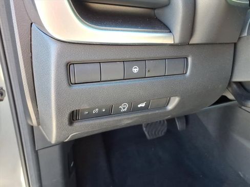 Used 2024 Nissan Rogue SV image 17