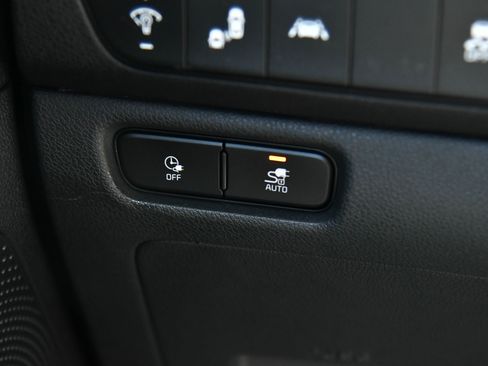 Used 2022 Kia Niro EX image 32