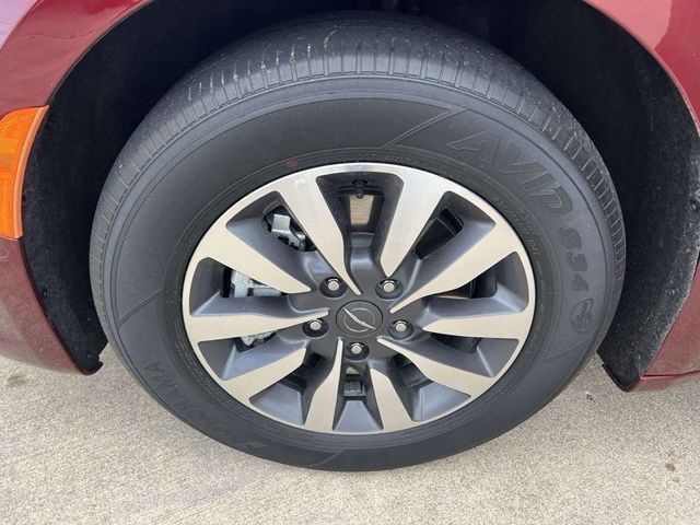 Used 2022 Chrysler Pacifica Limited FWD image 23