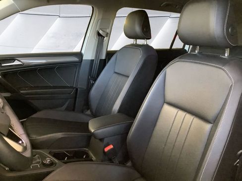 Used 2022 Volkswagen Tiguan SE image 8