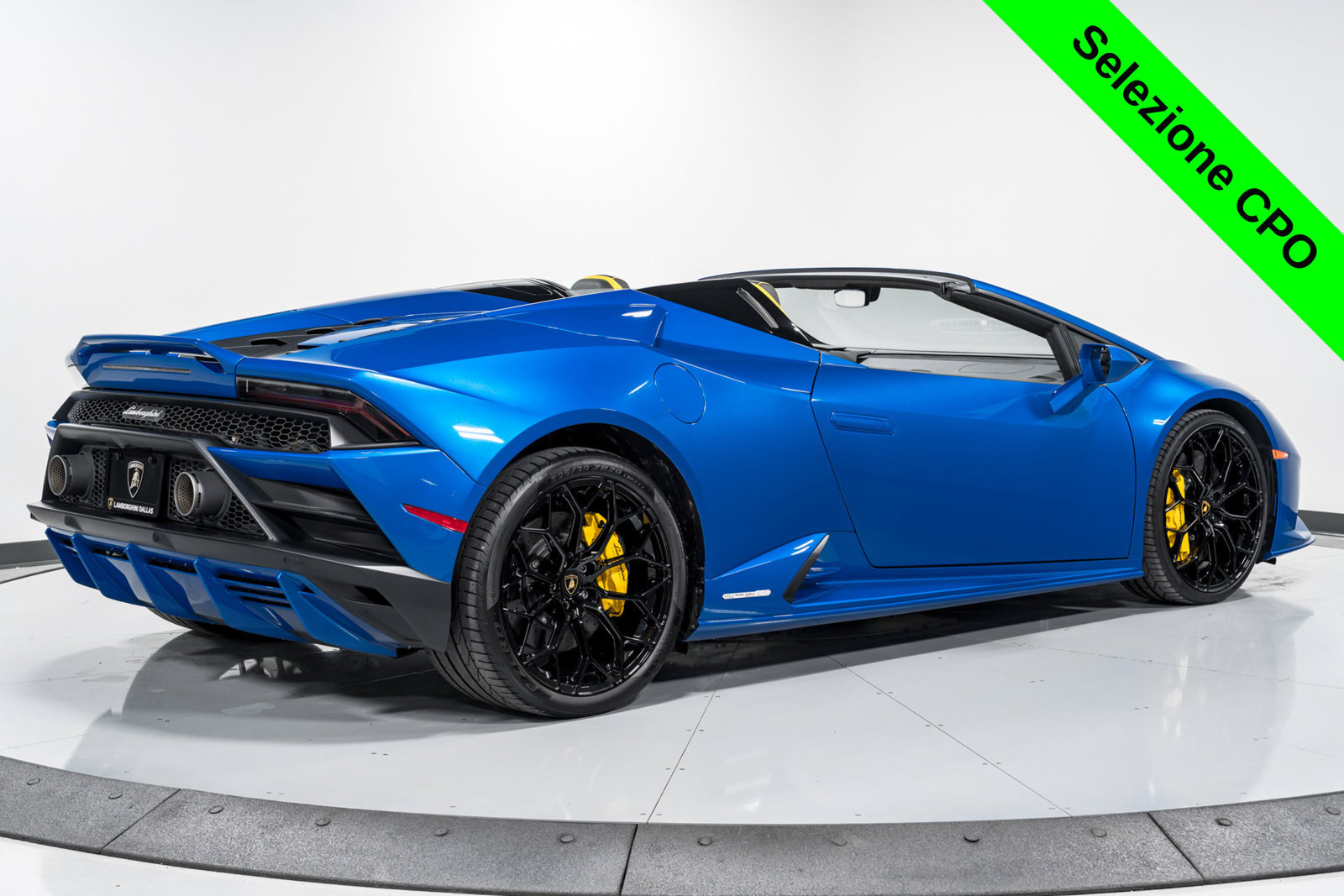 Used 2023 Lamborghini Huracan EVO AWD/4WD image 3