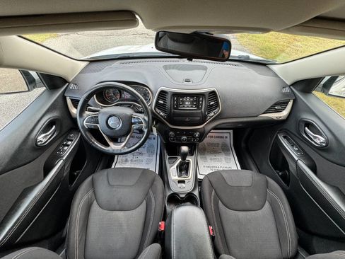 Used 2015 Jeep Cherokee Latitude w/ Cold Weather Group image 16