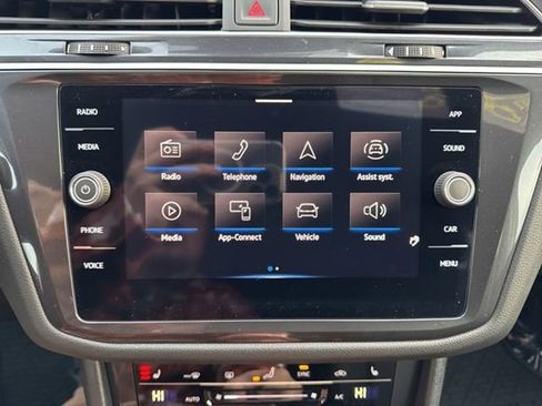 New 2024 Volkswagen Tiguan SE image 22