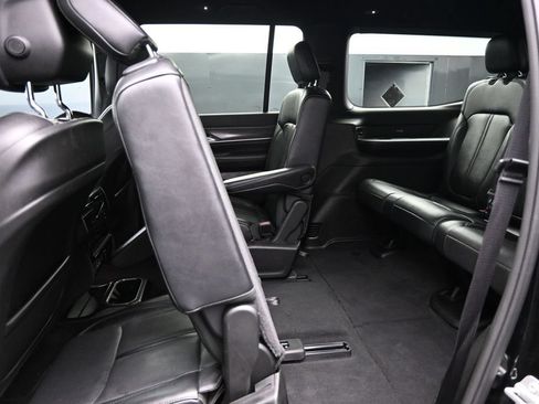 Used 2024 Jeep Wagoneer Series II AWD/4WD image 29