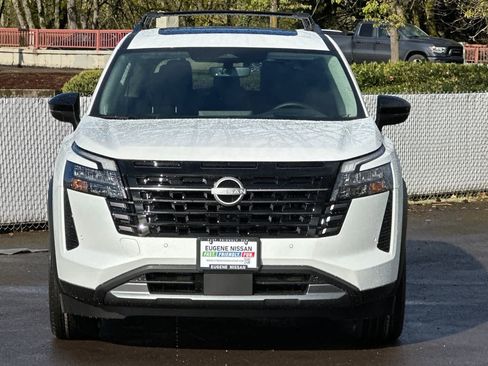 New 2026 Nissan Pathfinder Platinum AWD/4WD image 10