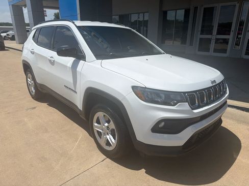 Used 2023 Jeep Compass Latitude AWD/4WD image 9