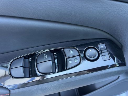 Used 2024 Nissan Altima 2.0 SR image 25