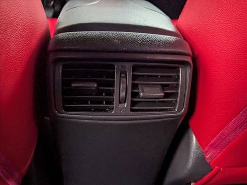 Used 2018 Nissan Rogue S image 16