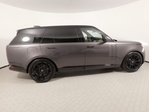 Used 2025 Land Rover Range Rover Long Wheelbase SE AWD/4WD image 10