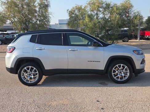 Used 2025 Jeep Compass Limited AWD/4WD image 9