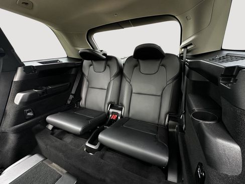 Used 2024 Volvo XC90 B5 Core AWD/4WD image 32