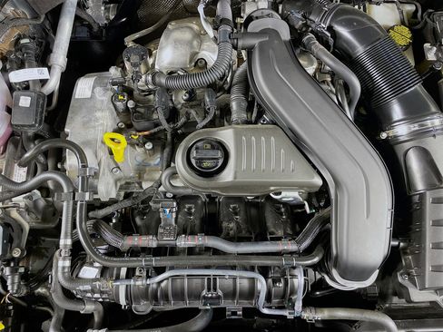 Used 2025 Volkswagen Jetta SE image 32