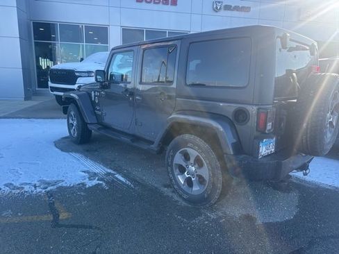 Used 2016 Jeep Wrangler Unlimited Sahara image 5