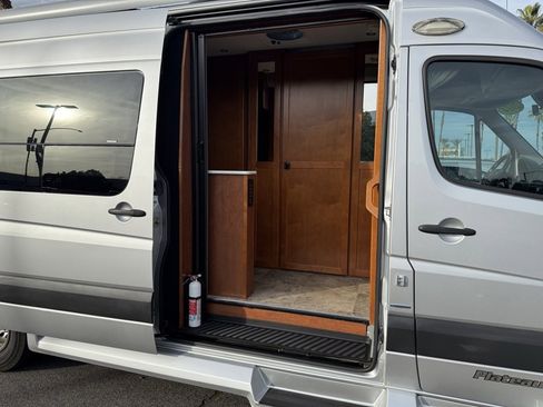 Used 2014 Mercedes-Benz Sprinter 3500 image 17