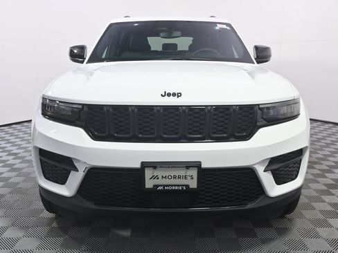 Used 2023 Jeep Grand Cherokee Altitude AWD/4WD image 10