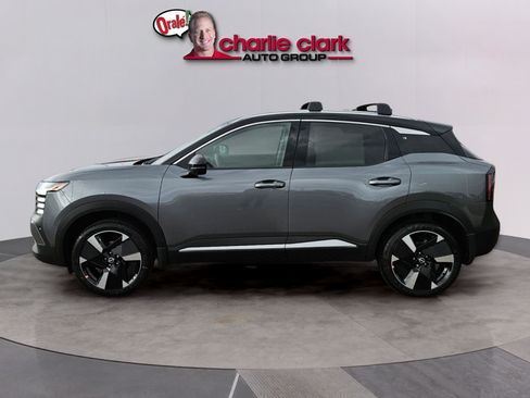 Used 2025 Nissan Kicks SR FWD image 2
