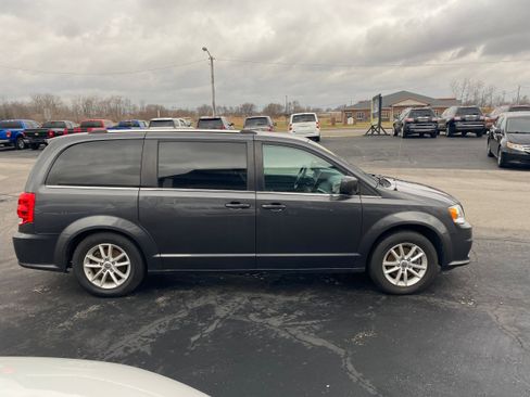 Used 2018 Dodge Grand Caravan SXT image 4