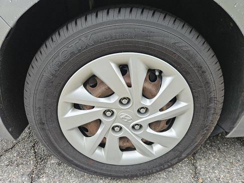 Used 2017 Hyundai Elantra SE FWD image 27