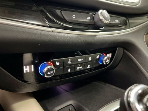 Used 2019 Buick Enclave Essence image 16