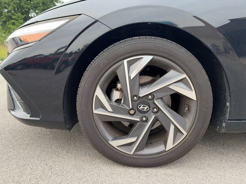 Used 2024 Hyundai Elantra SEL w/ Convenience Package FWD image 9