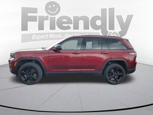 Used 2023 Jeep Grand Cherokee Altitude AWD/4WD image 2