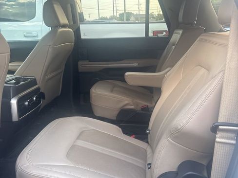 Used 2023 Ford Expedition Max Limited image 5