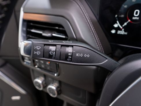 Used 2025 GMC Yukon Denali image 28