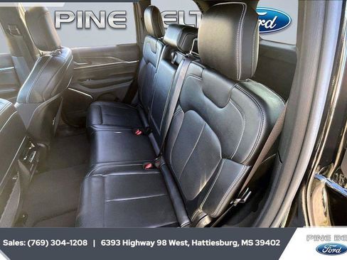 Used 2023 Jeep Grand Cherokee Overland image 19