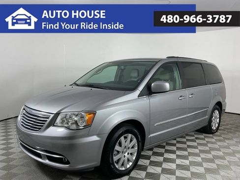 Used 2016 Chrysler Town & Country Touring FWD image 1