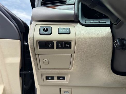 Used 2013 Lexus LS 460 w/ Comfort Pkg RWD image 29
