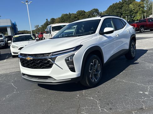 New 2026 Chevrolet Trax LT w/ Driver Confidence Package image 5