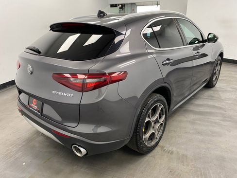 Used 2019 Alfa Romeo Stelvio Ti image 4