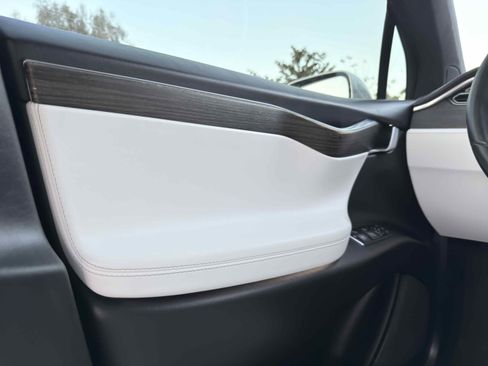 Used 2016 Tesla Model X 90D image 38