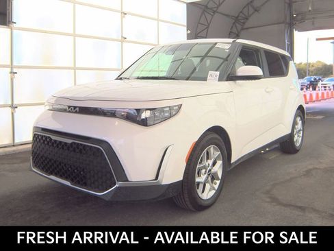 Used 2025 Kia Soul LX w/ LX Technology Package FWD image 4