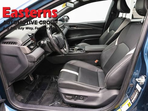 Used 2025 Toyota Camry Hybrid FWD image 13
