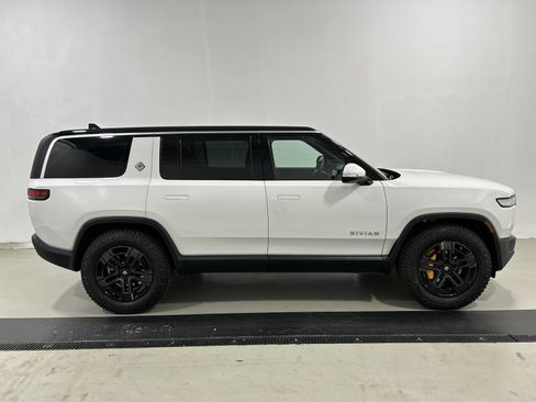 Used 2023 Rivian R1S Adventure image 6