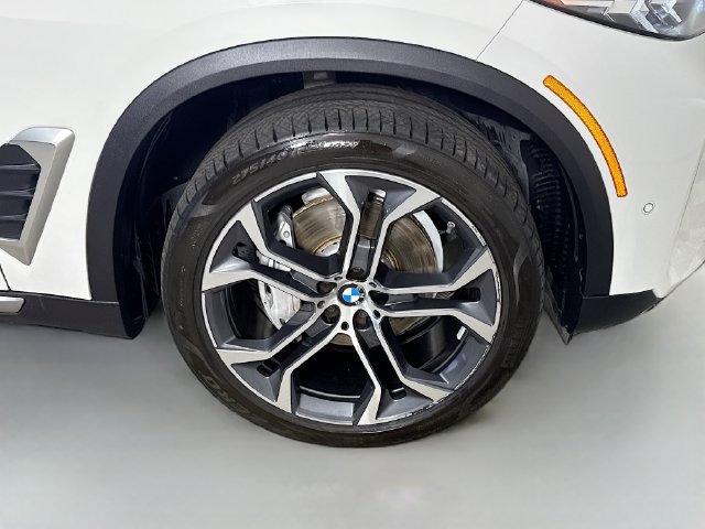 Used 2024 BMW X5 xDrive40i w/ Parking Assistance Package AWD/4WD image 31