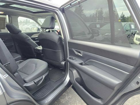 Used 2025 Toyota Grand Highlander Platinum image 14