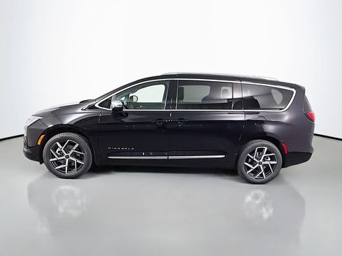 New 2027 Chrysler Pacifica Pinnacle w/ Theater Group AWD/4WD image 4