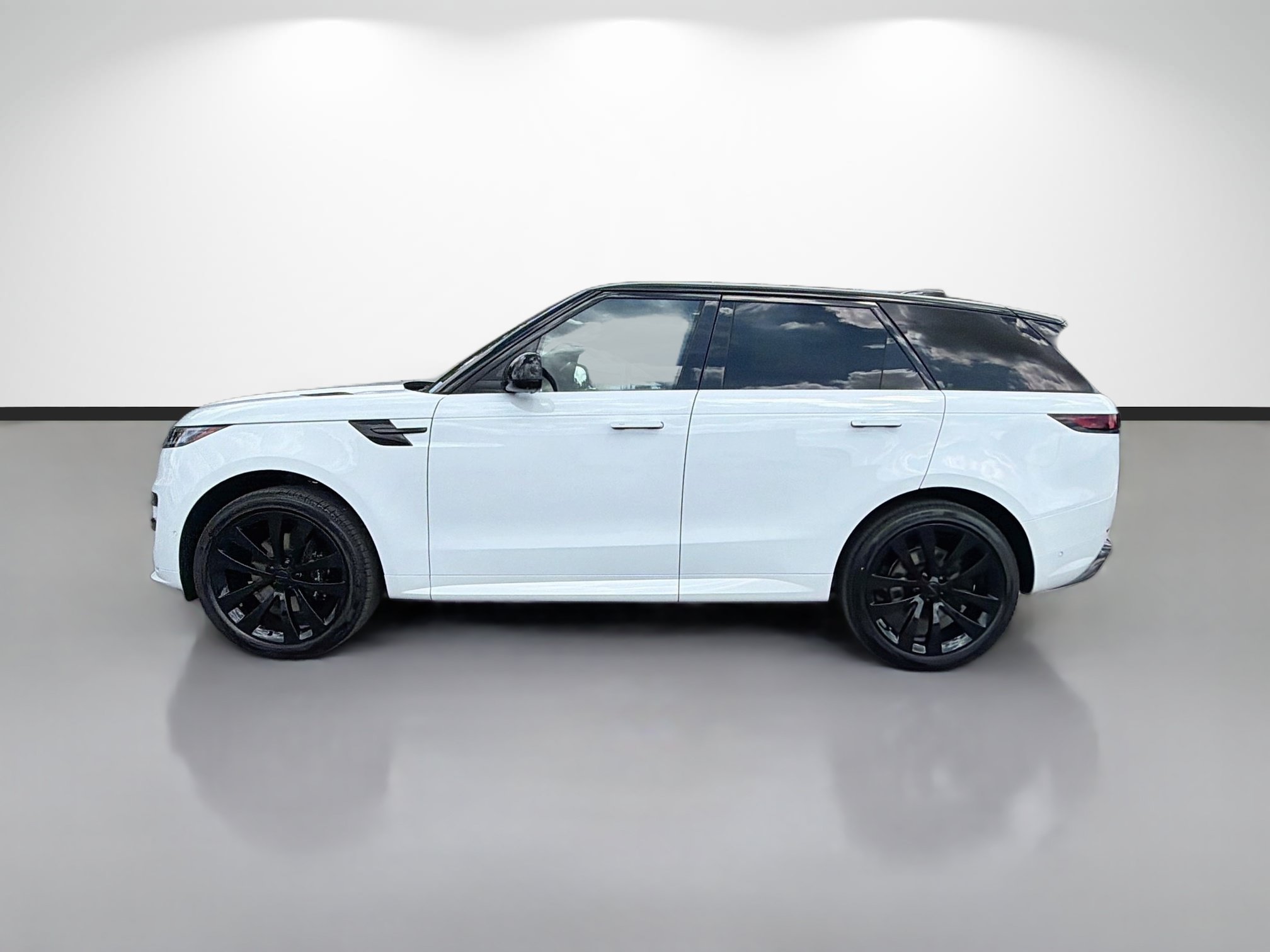 New 2027 Land Rover Range Rover Sport Dynamic SE AWD/4WD image 2