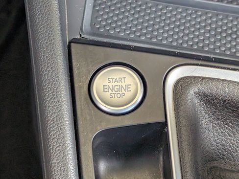Used 2025 Volkswagen Jetta SE w/ Sunroof Package FWD image 33