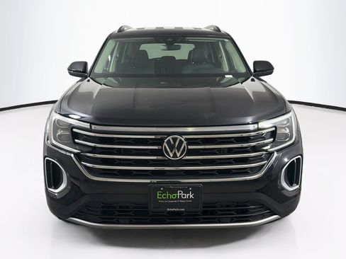 Used 2025 Volkswagen Atlas SE FWD image 2