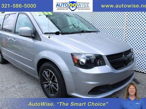 Used 2017 Dodge Grand Caravan SE FWD image 1