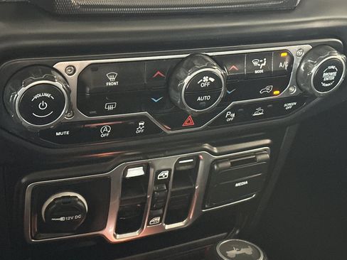 Used 2021 Jeep Wrangler Unlimited Sahara AWD/4WD image 23