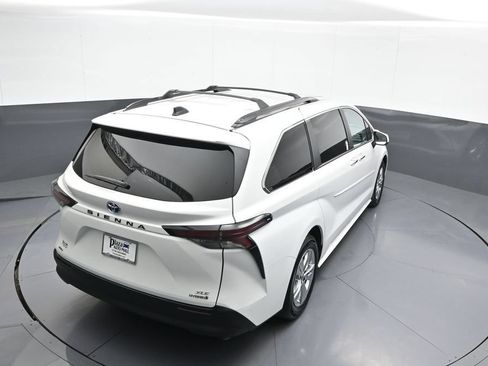 Used 2024 Toyota Sienna XLE w/ XLE Plus Package AWD/4WD image 40