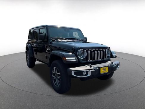 Used 2025 Jeep Wrangler Unlimited Sahara AWD/4WD image 3