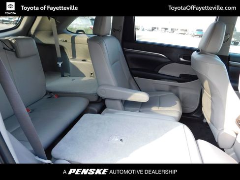 Used 2019 Toyota Highlander Limited image 5